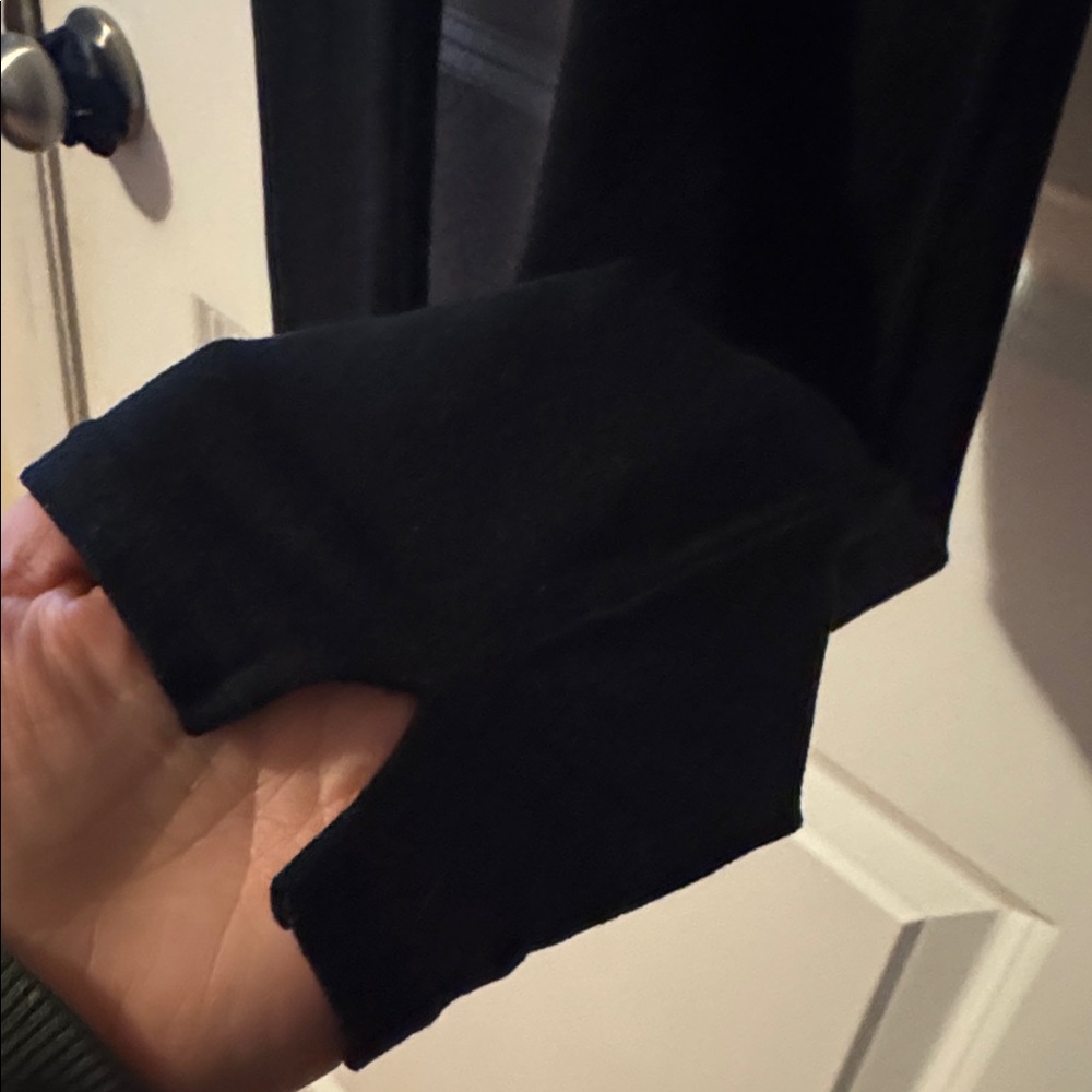 Spanx all black small strech leggings active/everyday wear - Picture 3 of 5